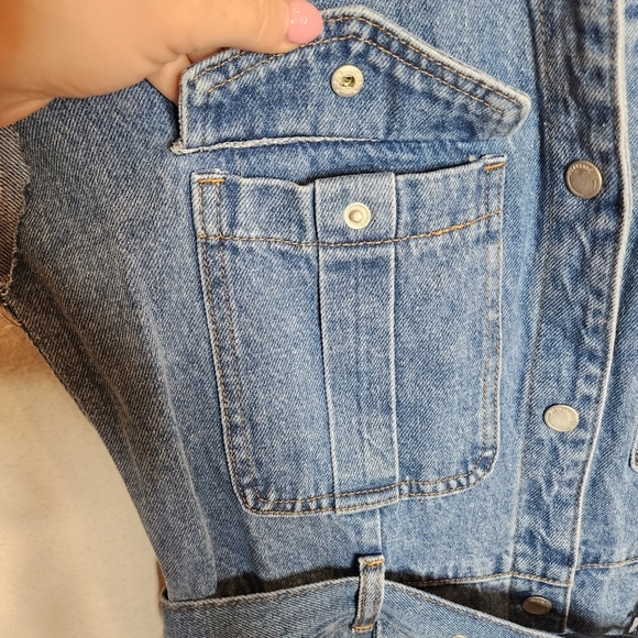 NWT BLANK NYC Womens Sleeveless Denim Belted cropped Jumpsuit. size medium. - Picture 6 of 16